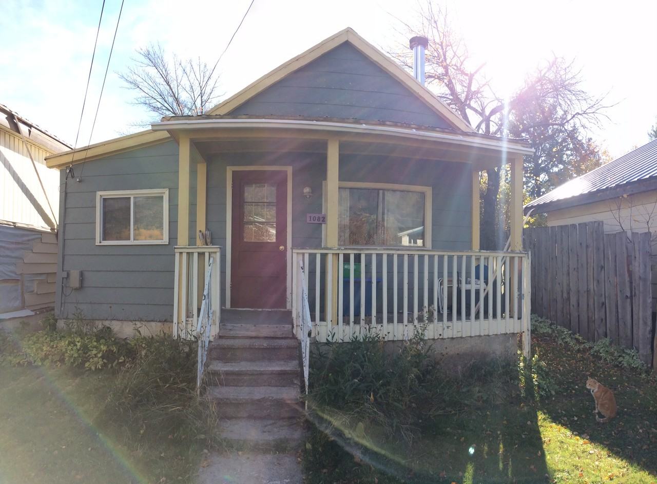 1082 5 Ave - Photo 2 of 15