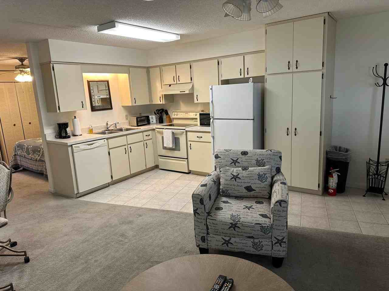 1787 State St - Photo 4 of 10