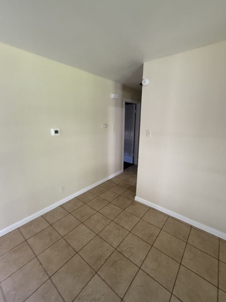 309 Currie Ave #1 - Photo 4 of 21