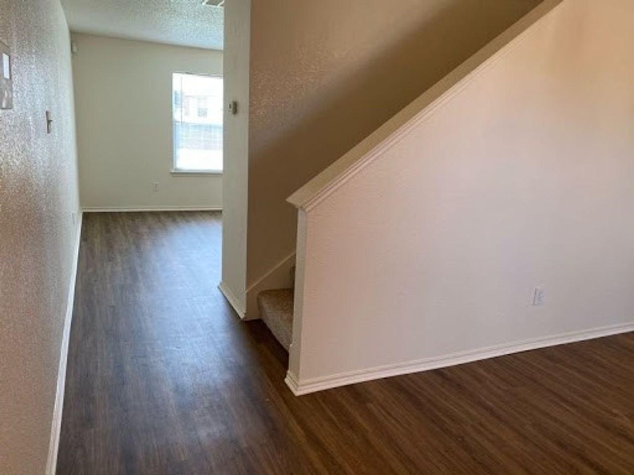 1101 Mustang Ridge Dr - Photo 2 of 30