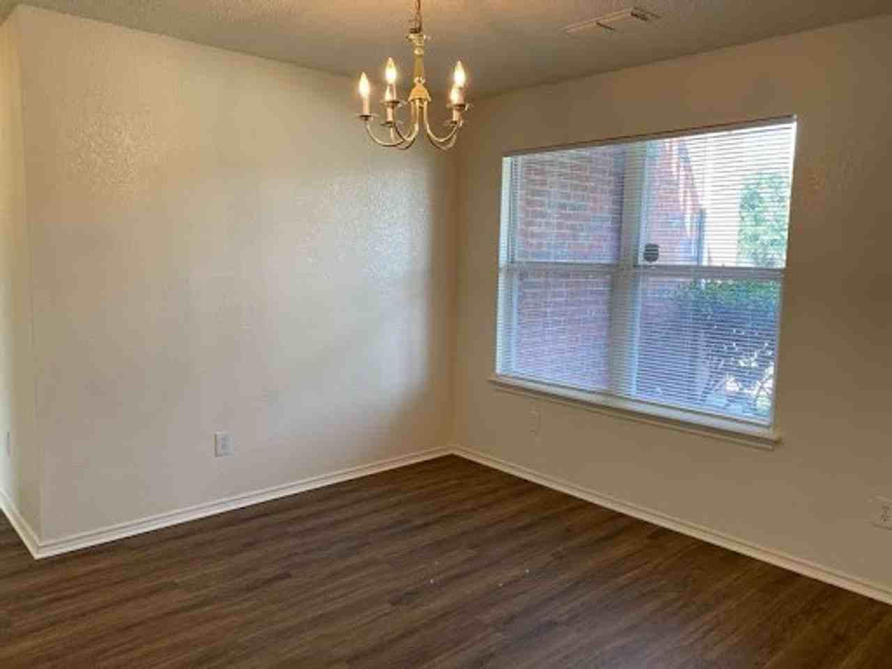 1101 Mustang Ridge Dr - Photo 4 of 30