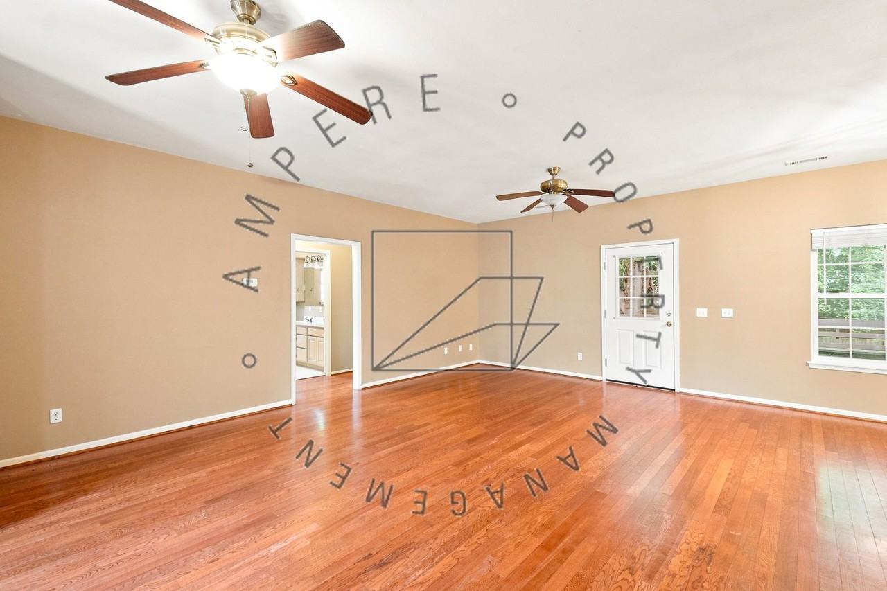 2559 W Arthur Hart St - Photo 4 of 15