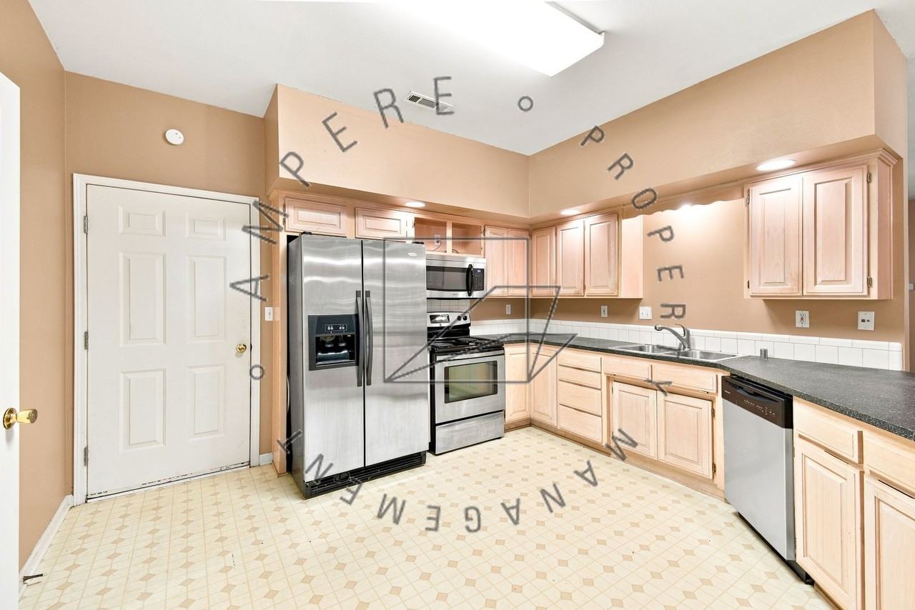 2559 W Arthur Hart St - Photo 6 of 15