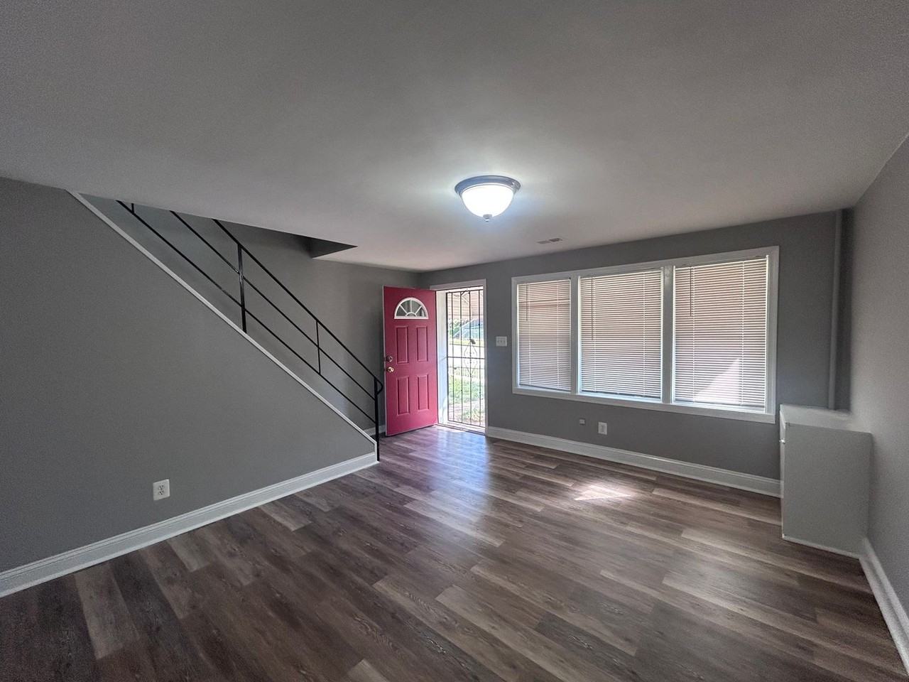 2567 Marbourne Ave - Photo 4 of 9