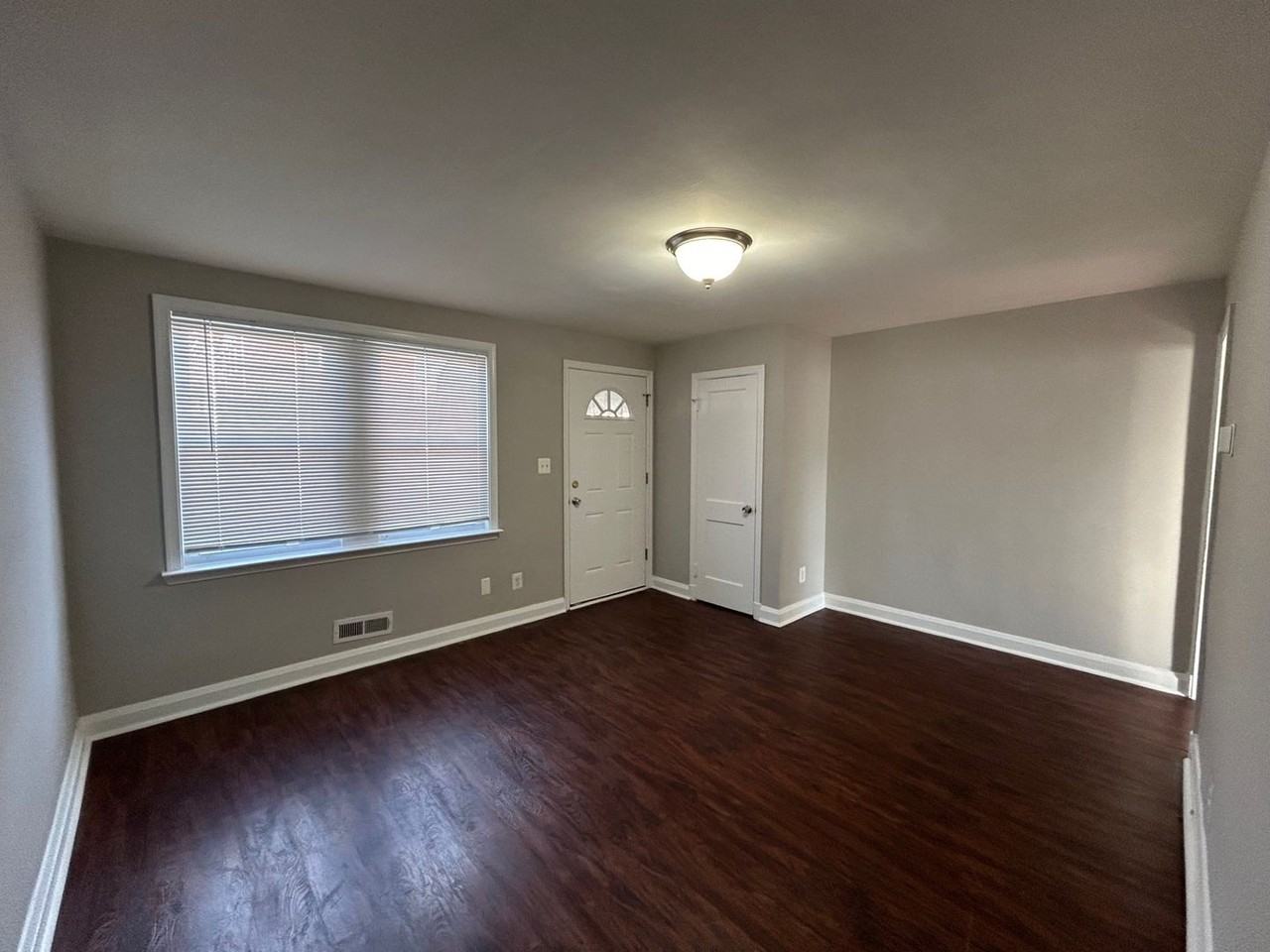 3527 Woodstock Ave - Photo 5 of 10