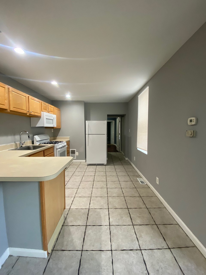 1922 August Ave - Photo 2 of 10