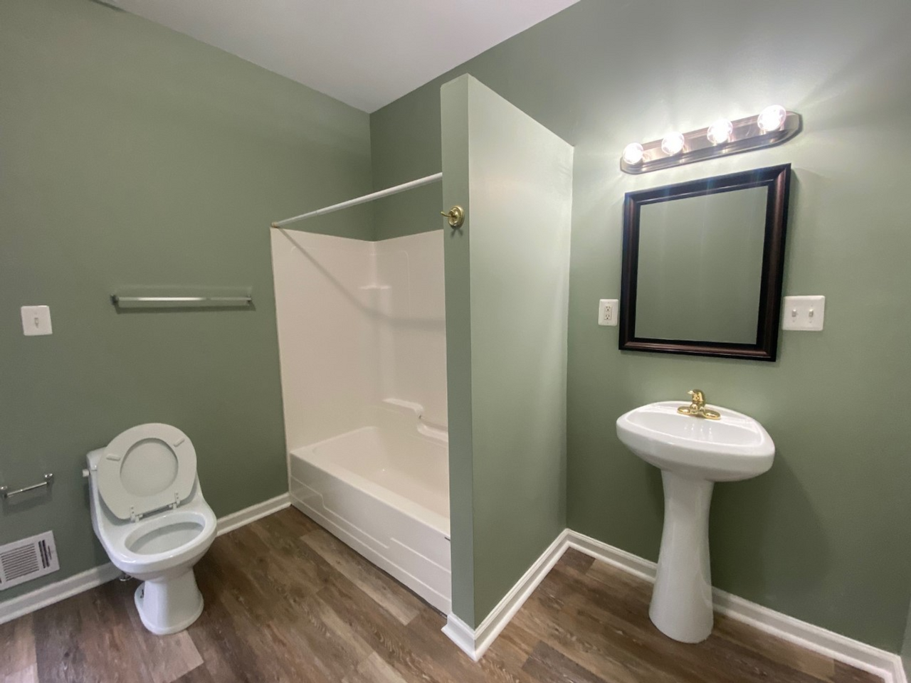 1922 August Ave - Photo 3 of 10
