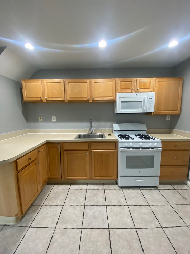 1922 August Ave - Photo 6 of 10