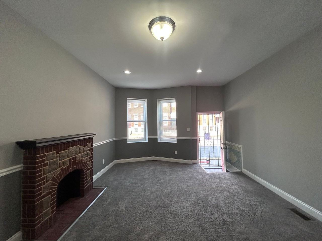 305 N Calhoun St - Photo 2 of 13