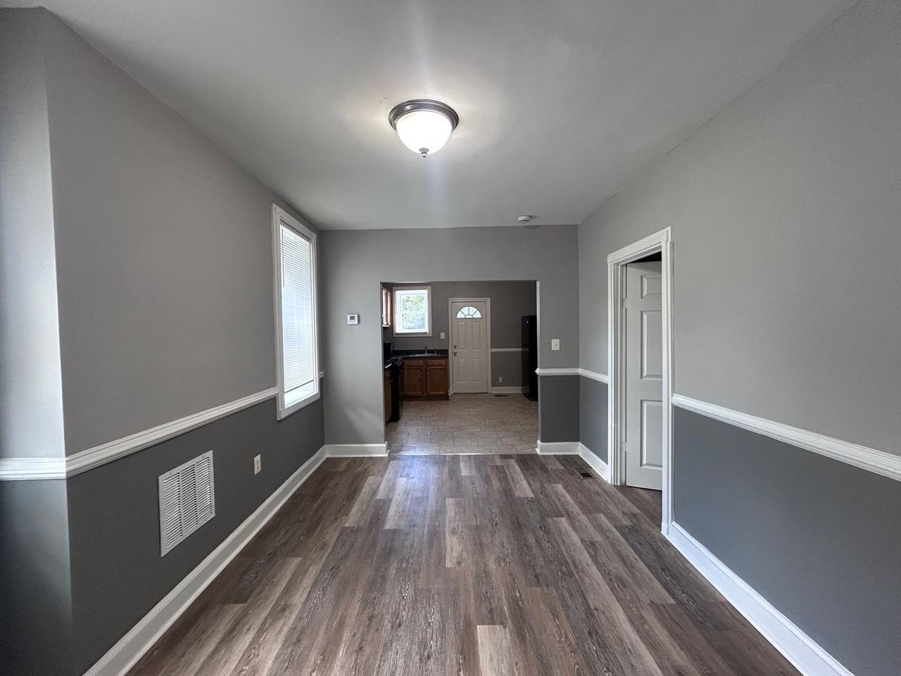 1053 N Kenwood Ave - Photo 3 of 13