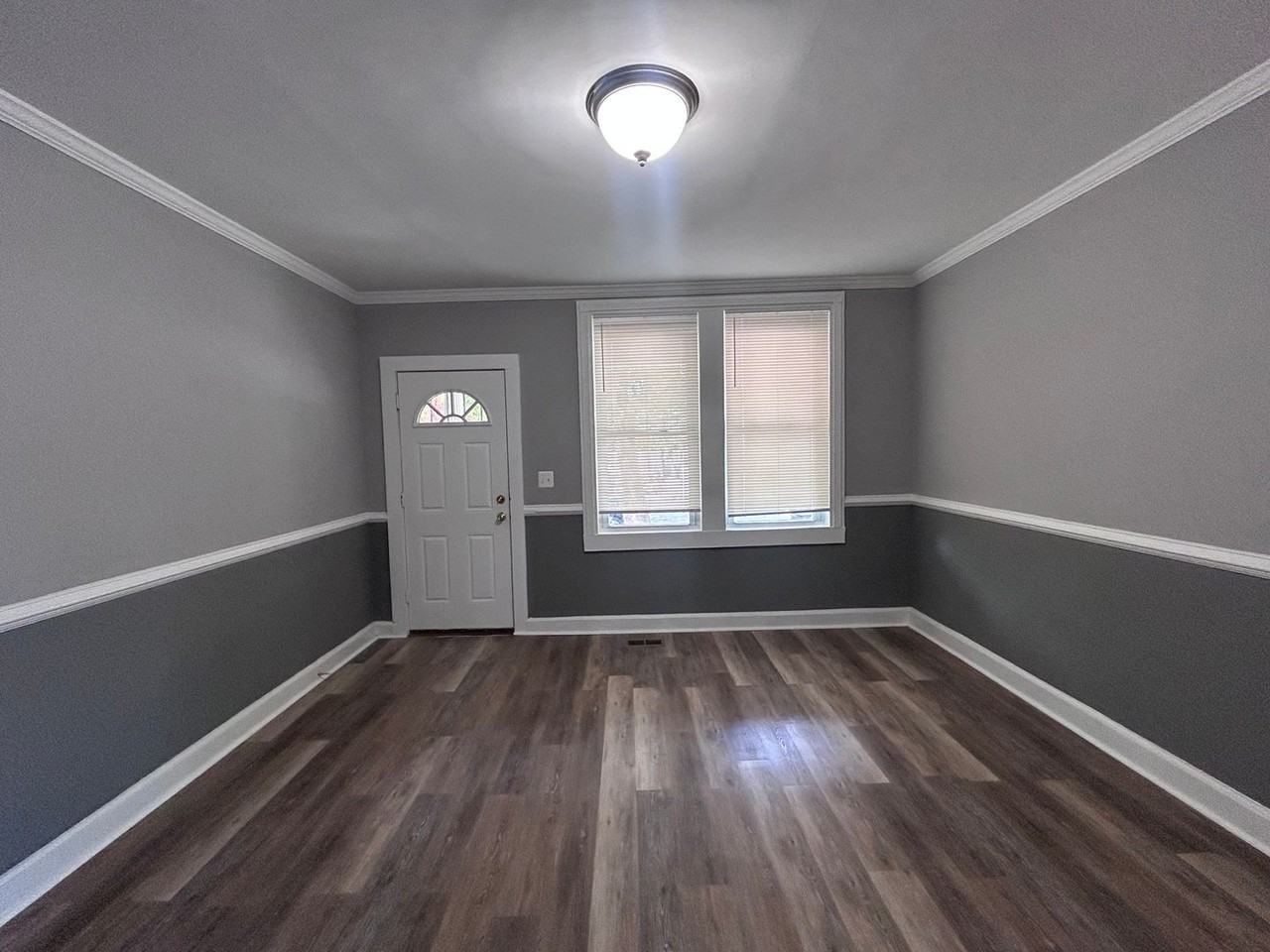 1053 N Kenwood Ave - Photo 4 of 13