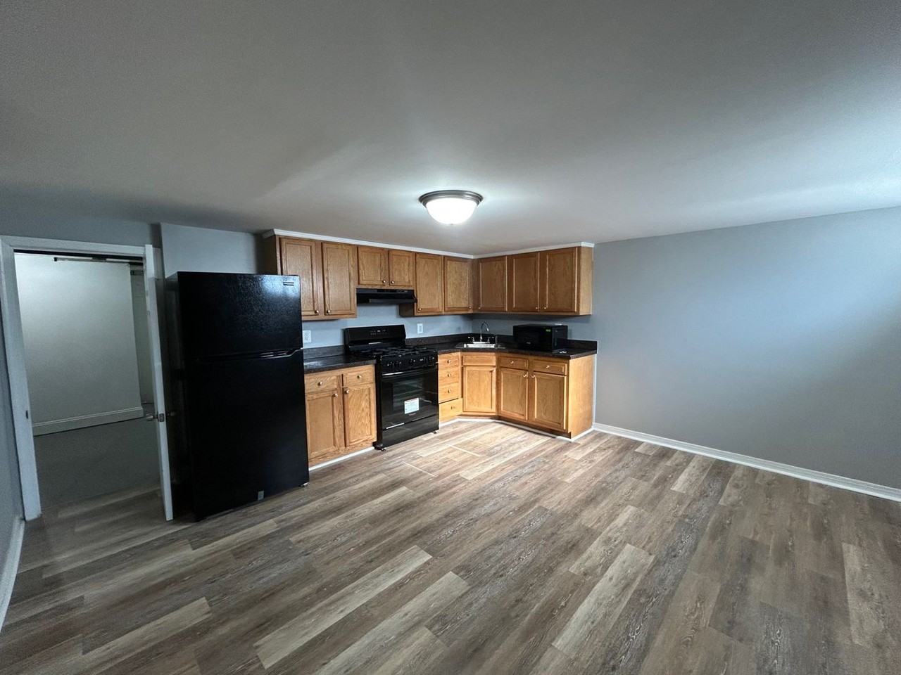2912 E Federal St - Photo 2 of 12