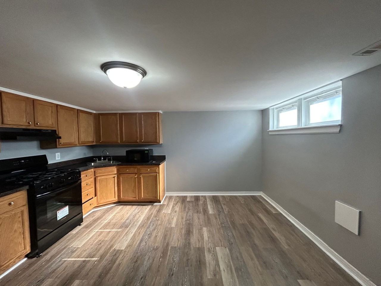 2912 E Federal St - Photo 3 of 12