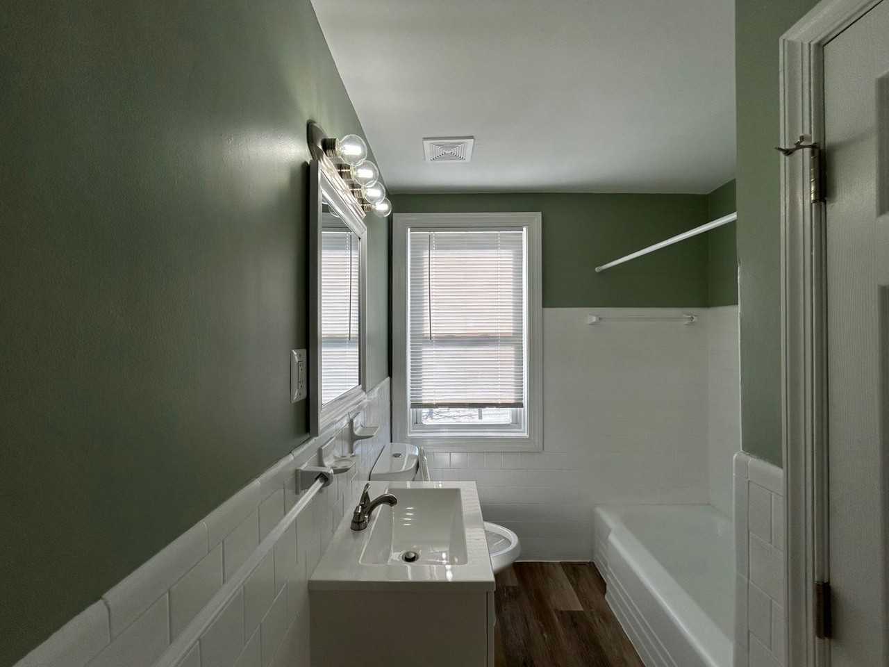 2912 E Federal St - Photo 4 of 12