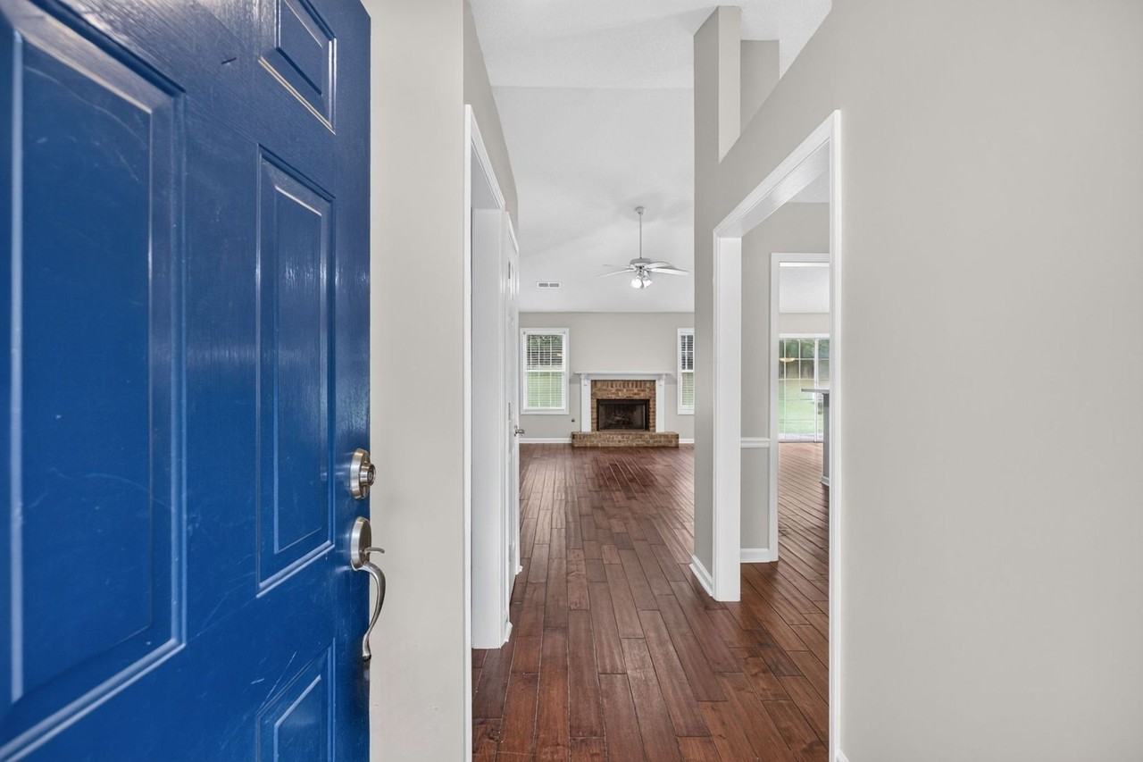 390 Silverthorn Dr Nw - Photo 2 of 23