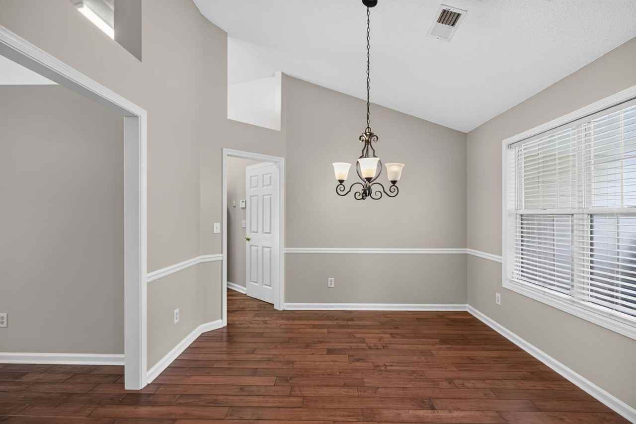 390 Silverthorn Dr Nw - Photo 7 of 23
