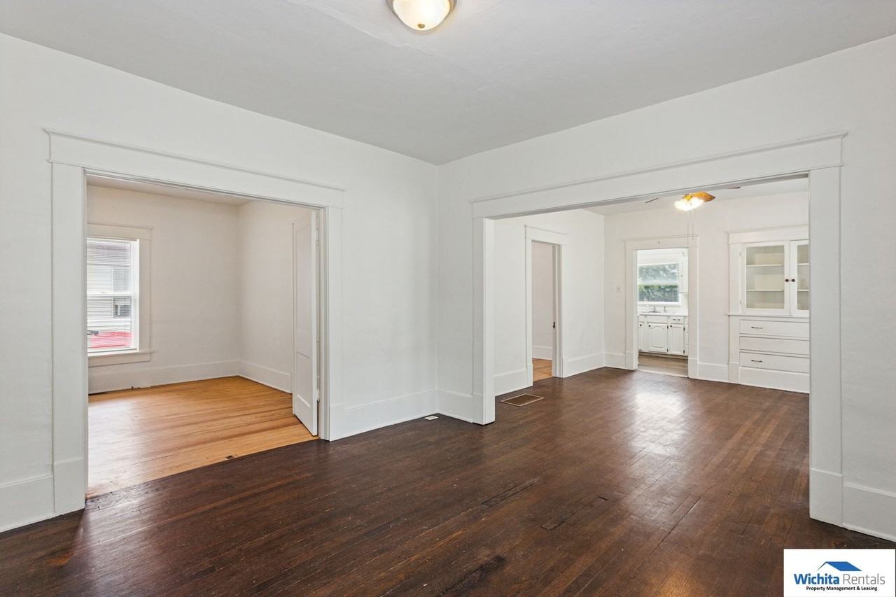 224 N Elizabeth St - Photo 2 of 15
