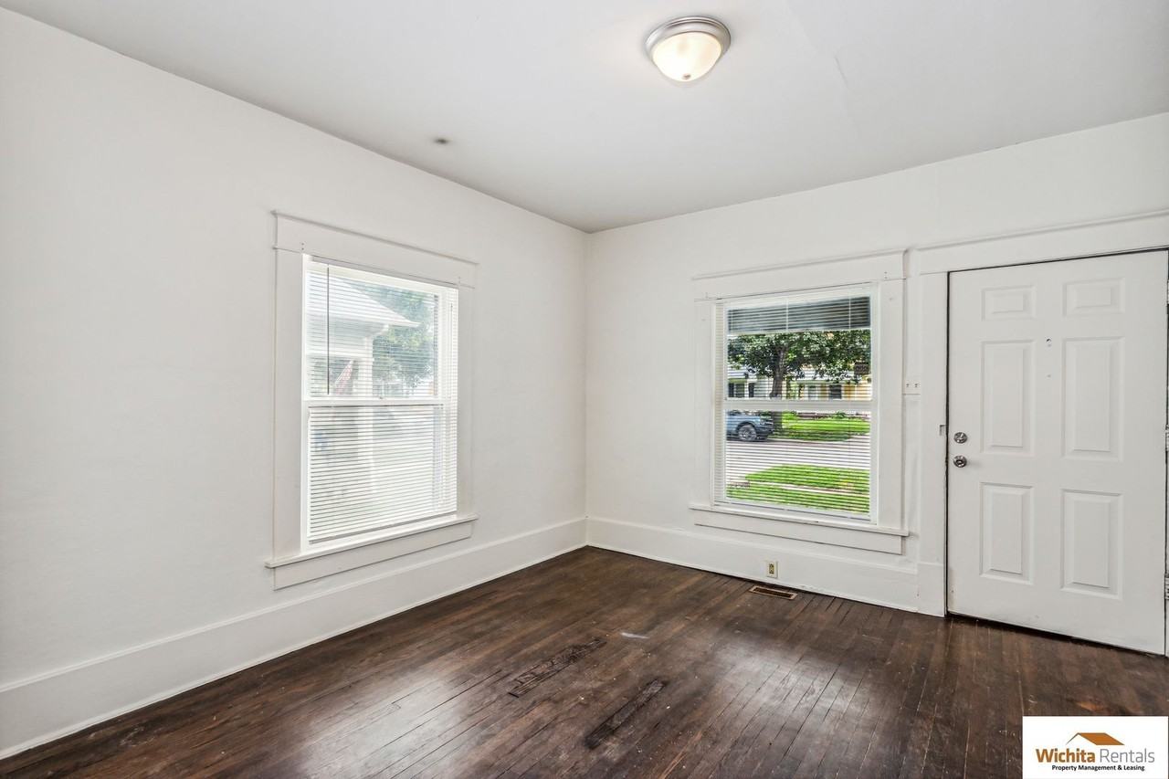 224 N Elizabeth St - Photo 3 of 15