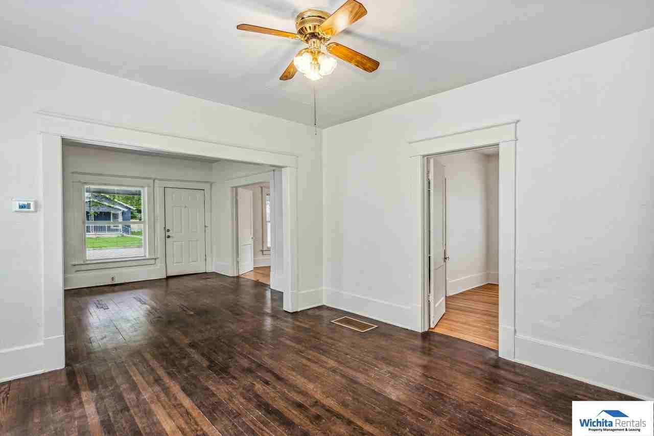 224 N Elizabeth St - Photo 5 of 15