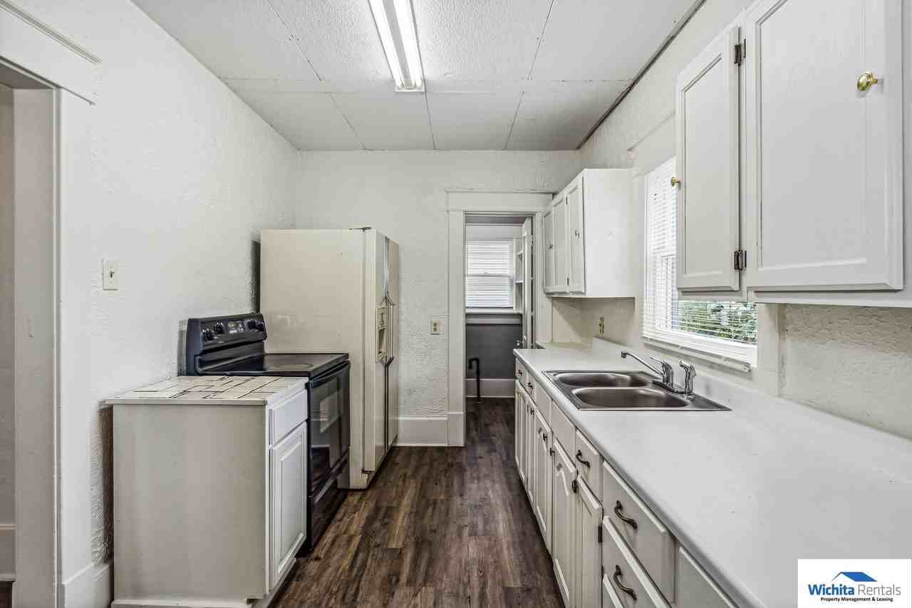 224 N Elizabeth St - Photo 7 of 15