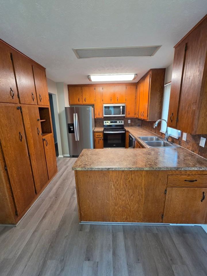 8811 Sprague Cir - Photo 4 of 16
