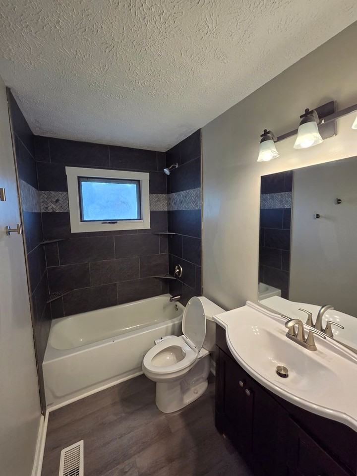 8811 Sprague Cir - Photo 5 of 16