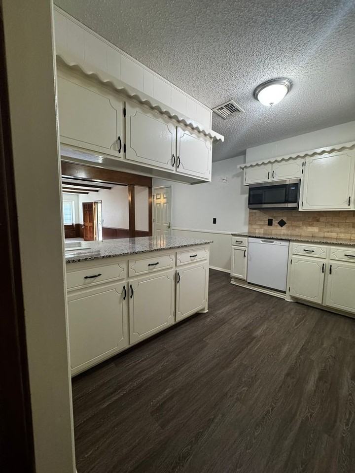 3225 N Peebly Dr - Photo 5 of 28