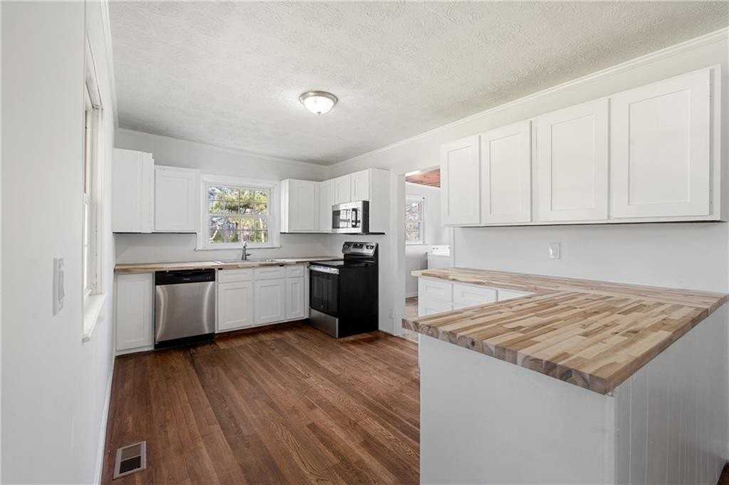 173 Winndale Rd - Photo 3 of 23
