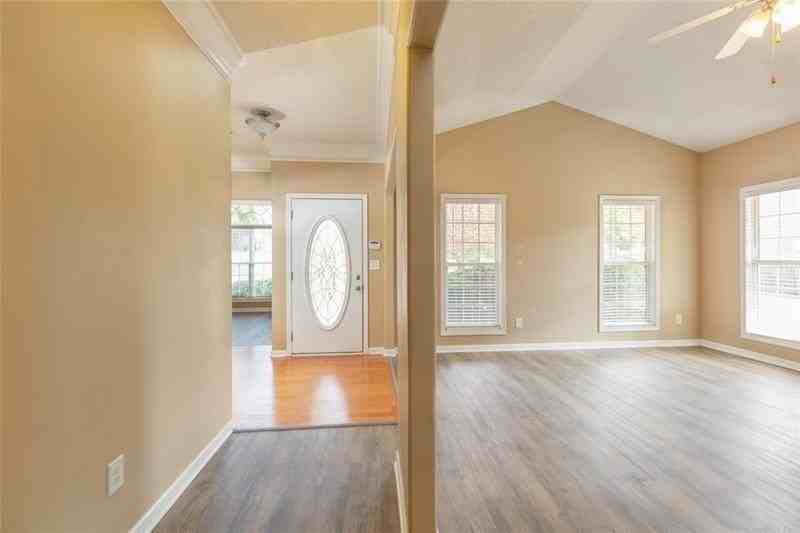 300 Mckendree Ct - Photo 4 of 40