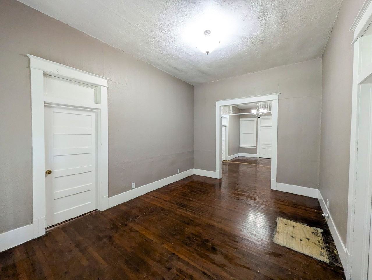 1045 Long St - Photo 4 of 23