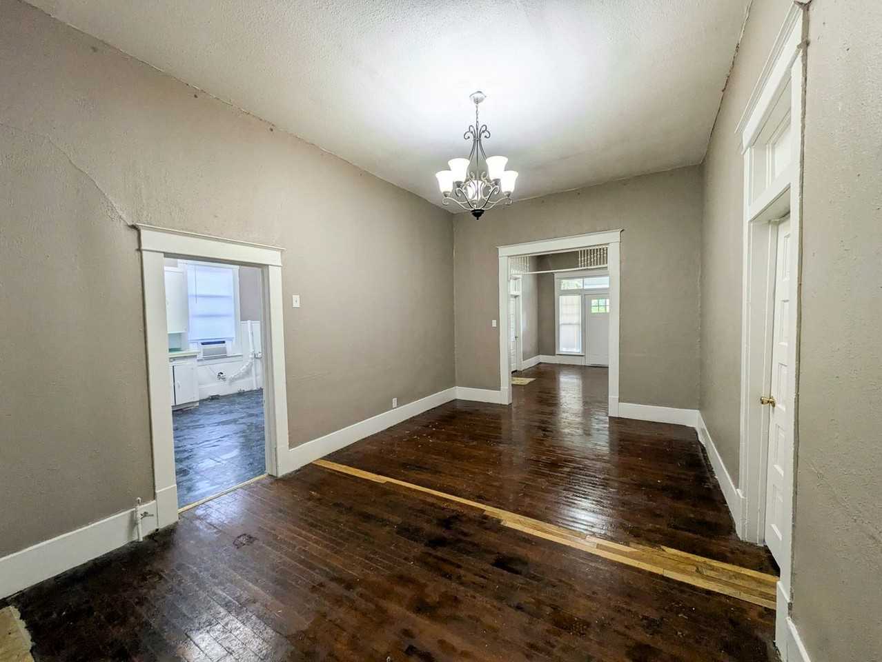 1045 Long St - Photo 5 of 23