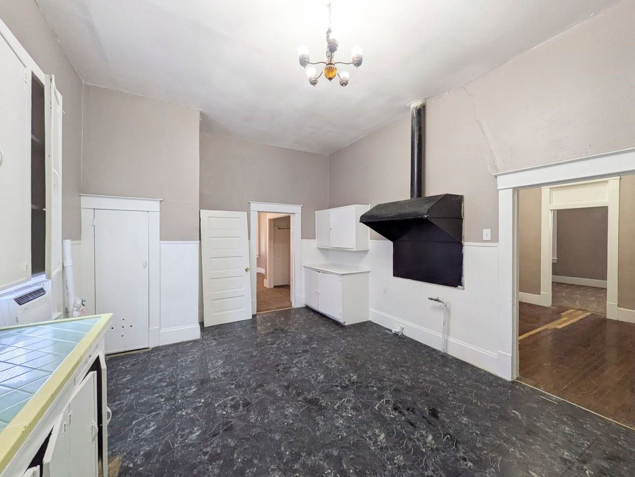 1045 Long St - Photo 7 of 23