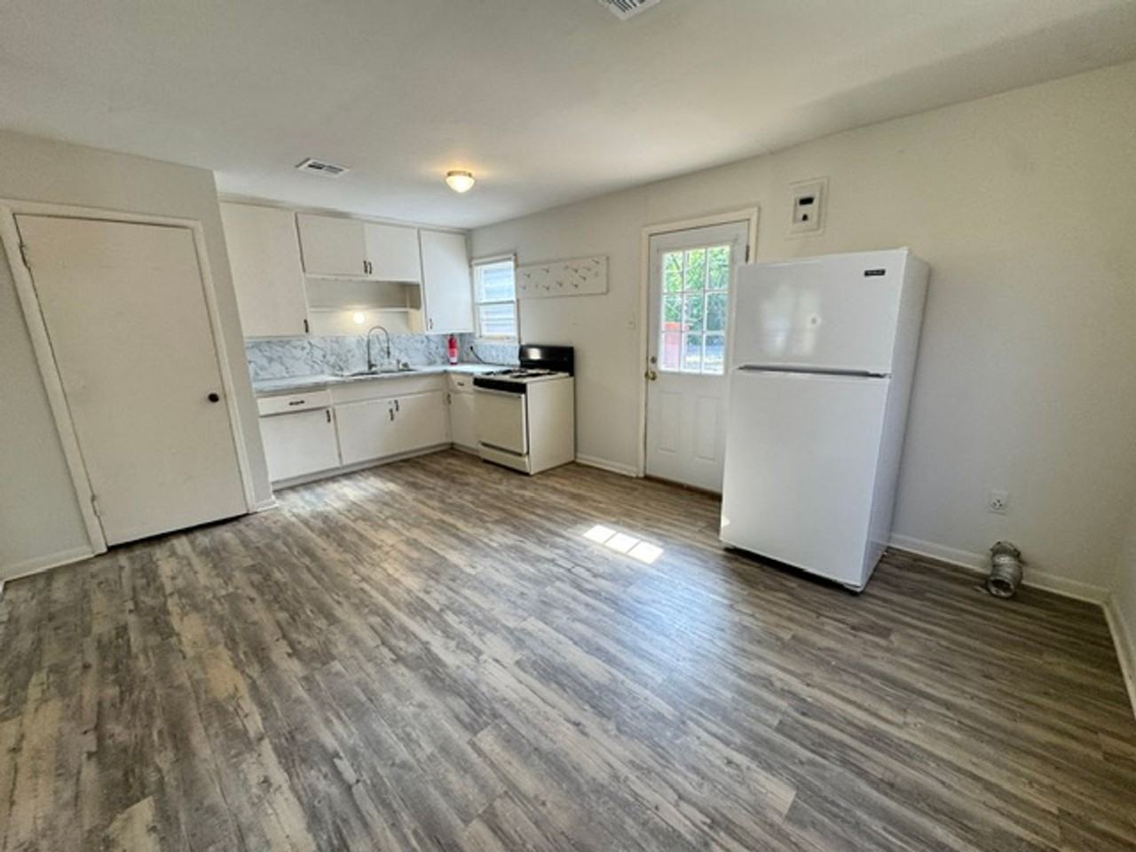 610 Rancho Dr - Photo 3 of 8