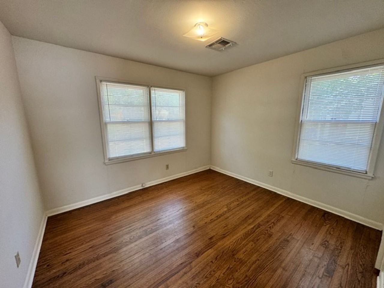610 Rancho Dr - Photo 4 of 8