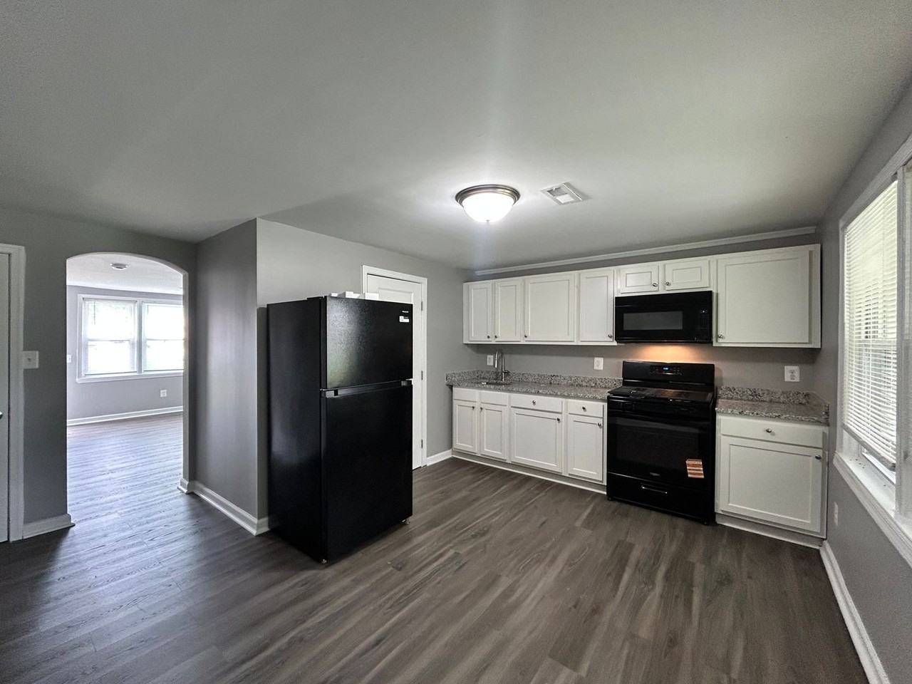 2617 Northshire Dr - Photo 2 of 9
