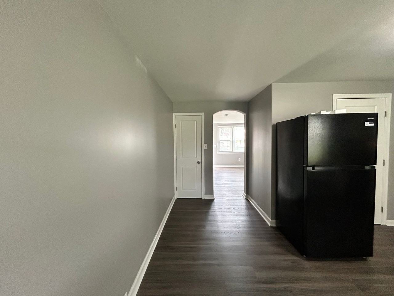 2617 Northshire Dr - Photo 3 of 9