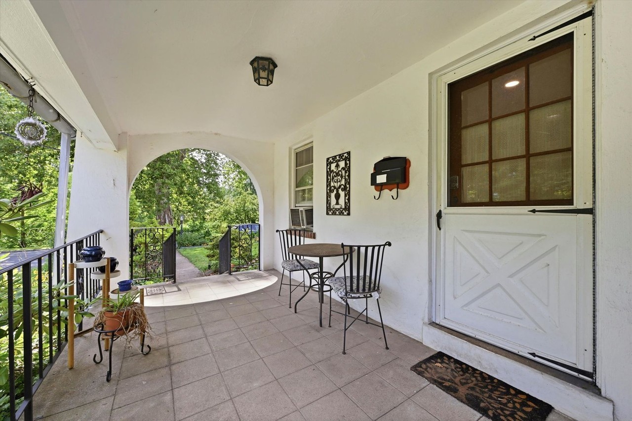 111 S Brandywine St - Photo 3 of 27