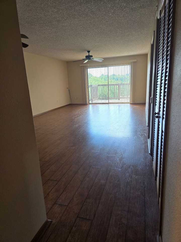 210 Carl Dr #B4 - Photo 2 of 5