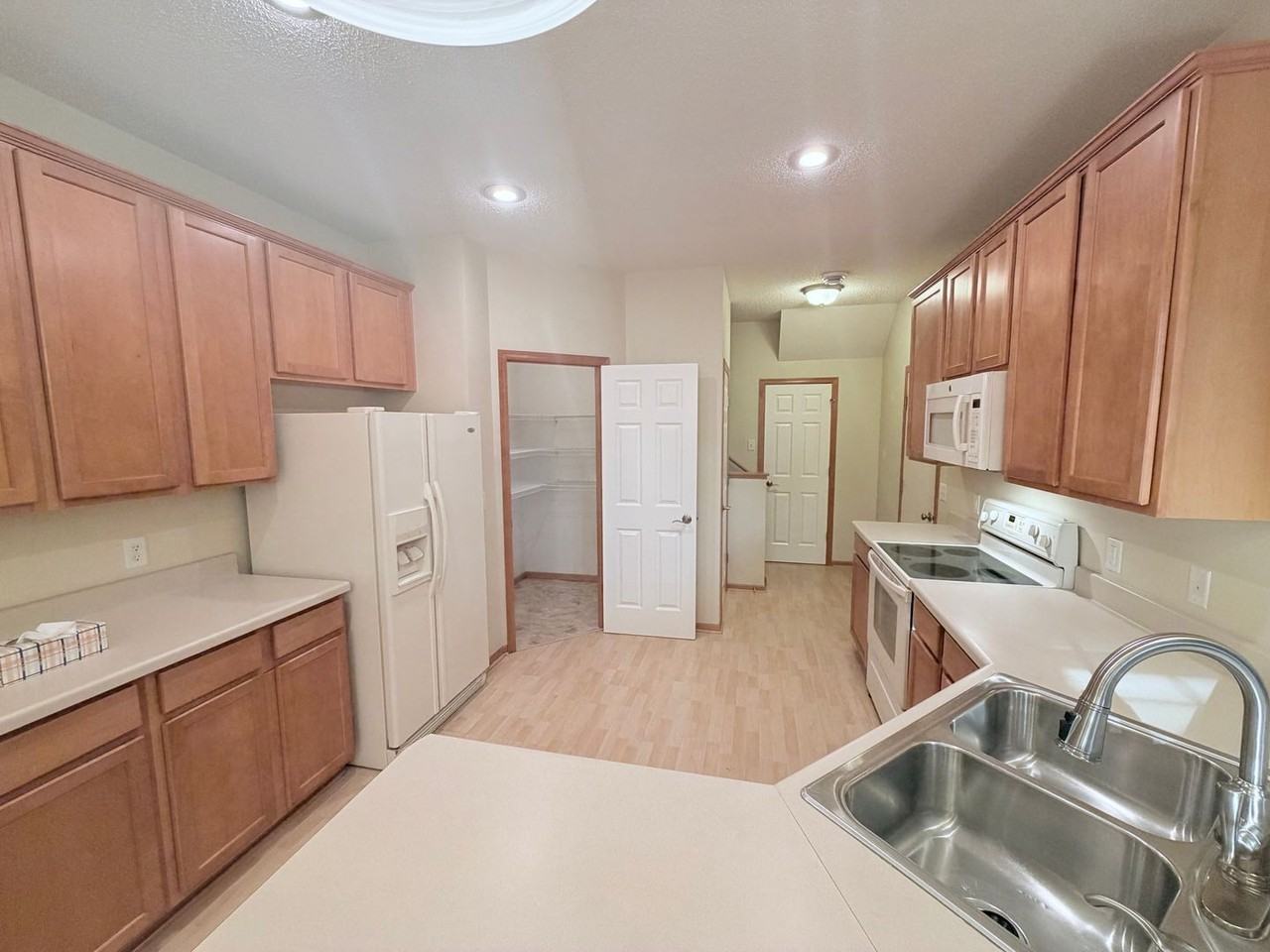 10800 Hawthorn Trl #E - Photo 7 of 24