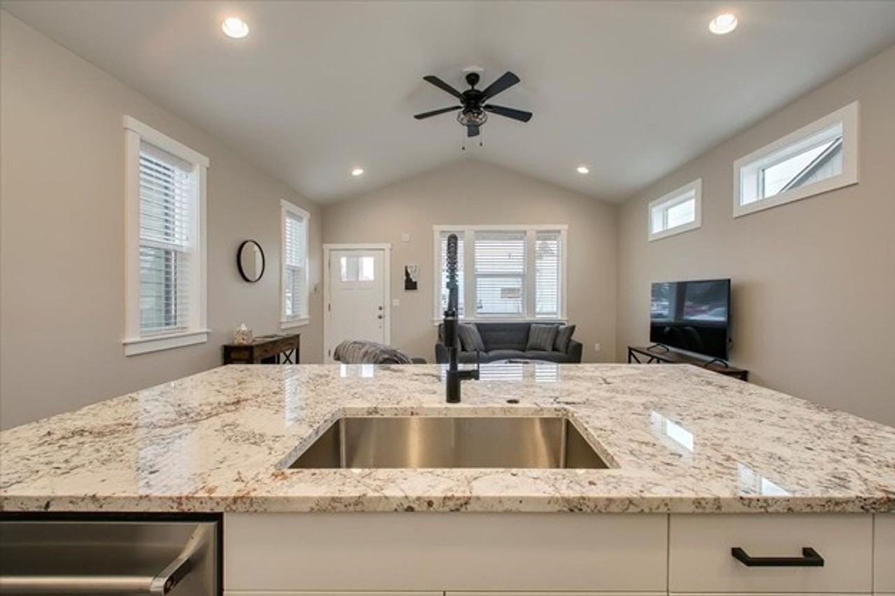 1612 S Jessie St - Photo 4 of 21
