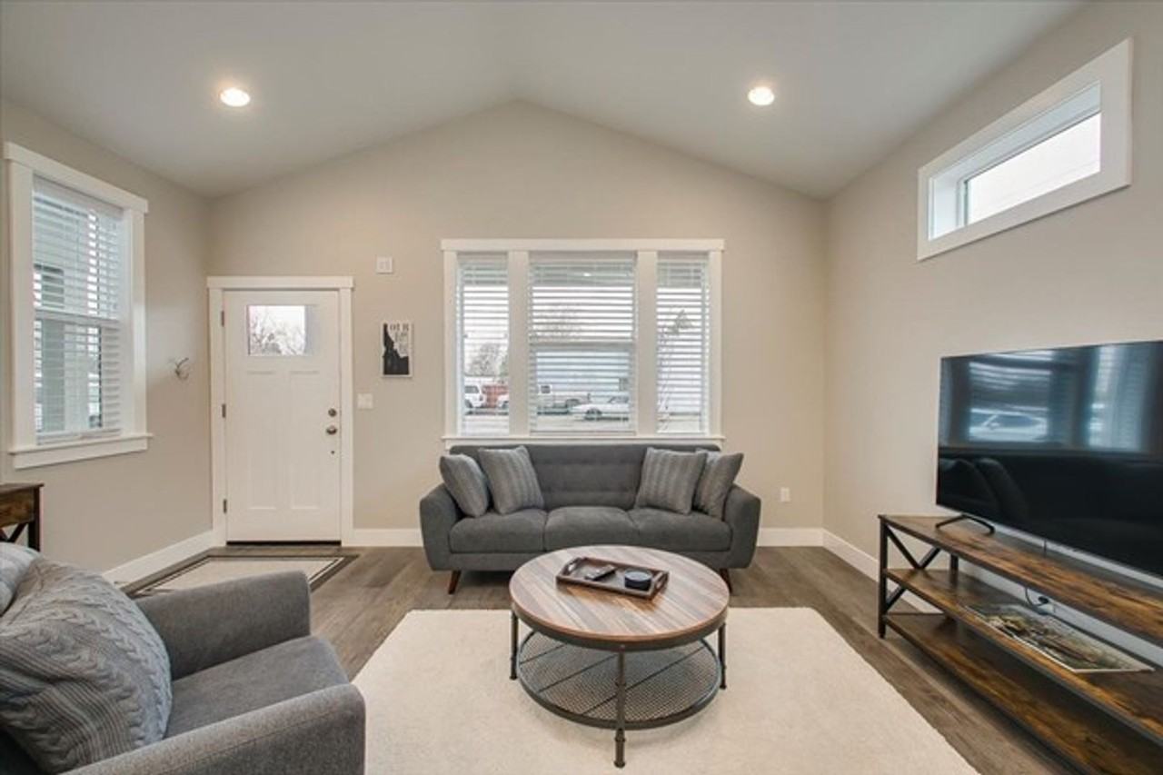 1612 S Jessie St - Photo 5 of 21