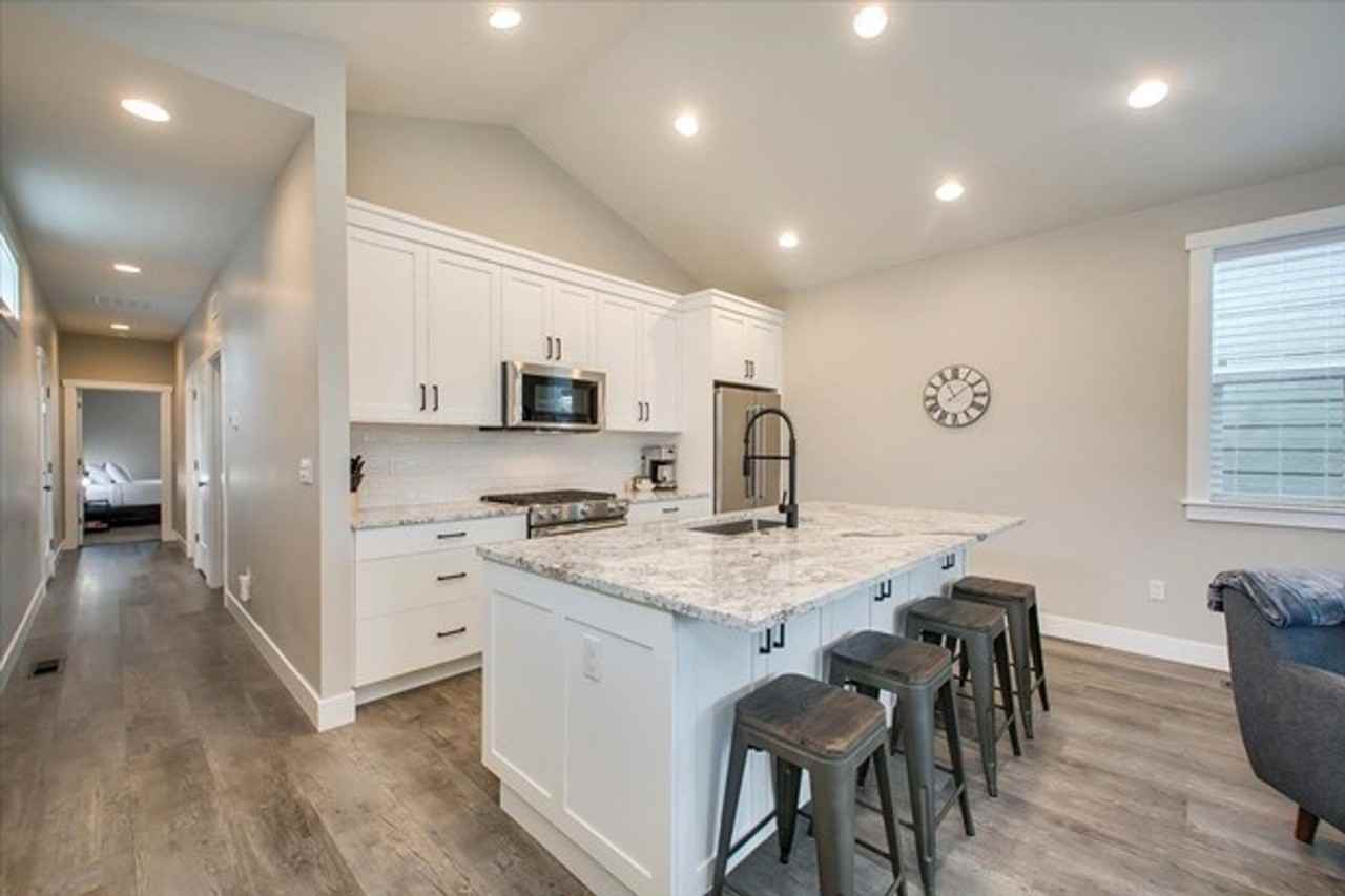 1612 S Jessie St - Photo 7 of 21