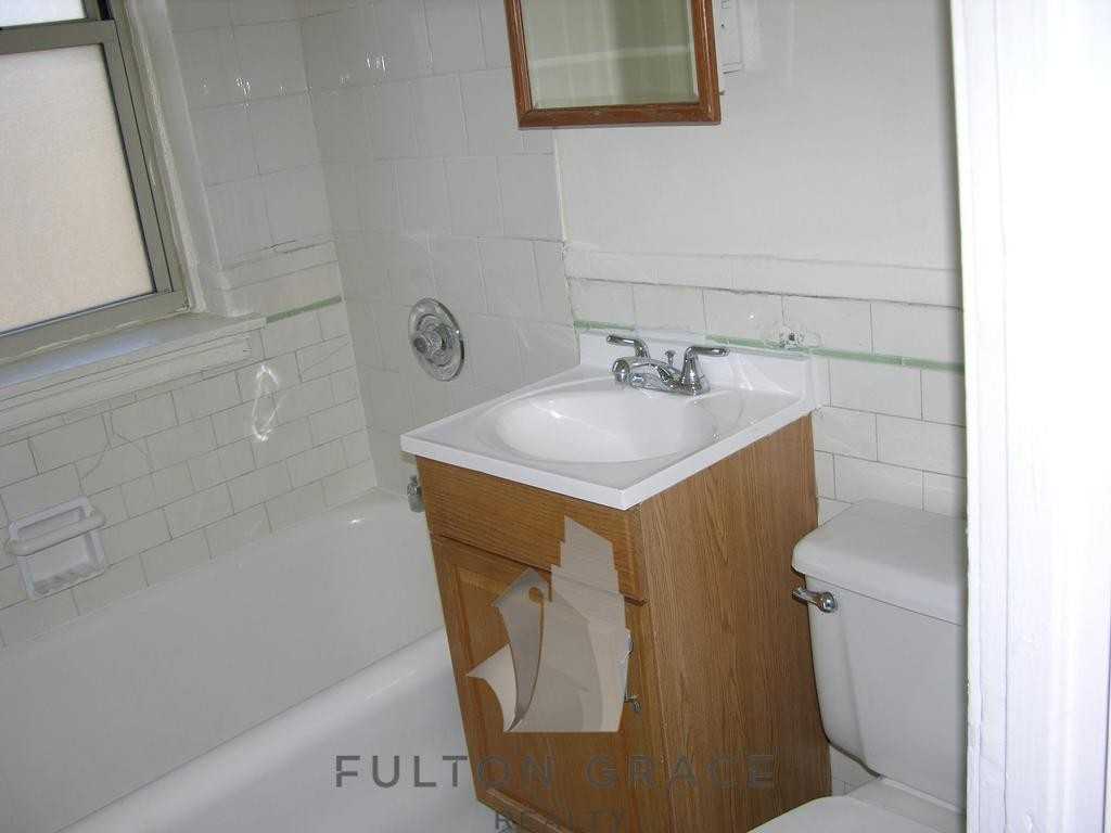 4521 N Malden St #504 - Photo 3 of 6