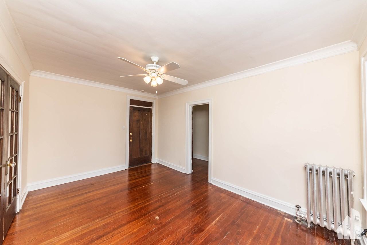 4641 N Paulina St #102 - Photo 4 of 10