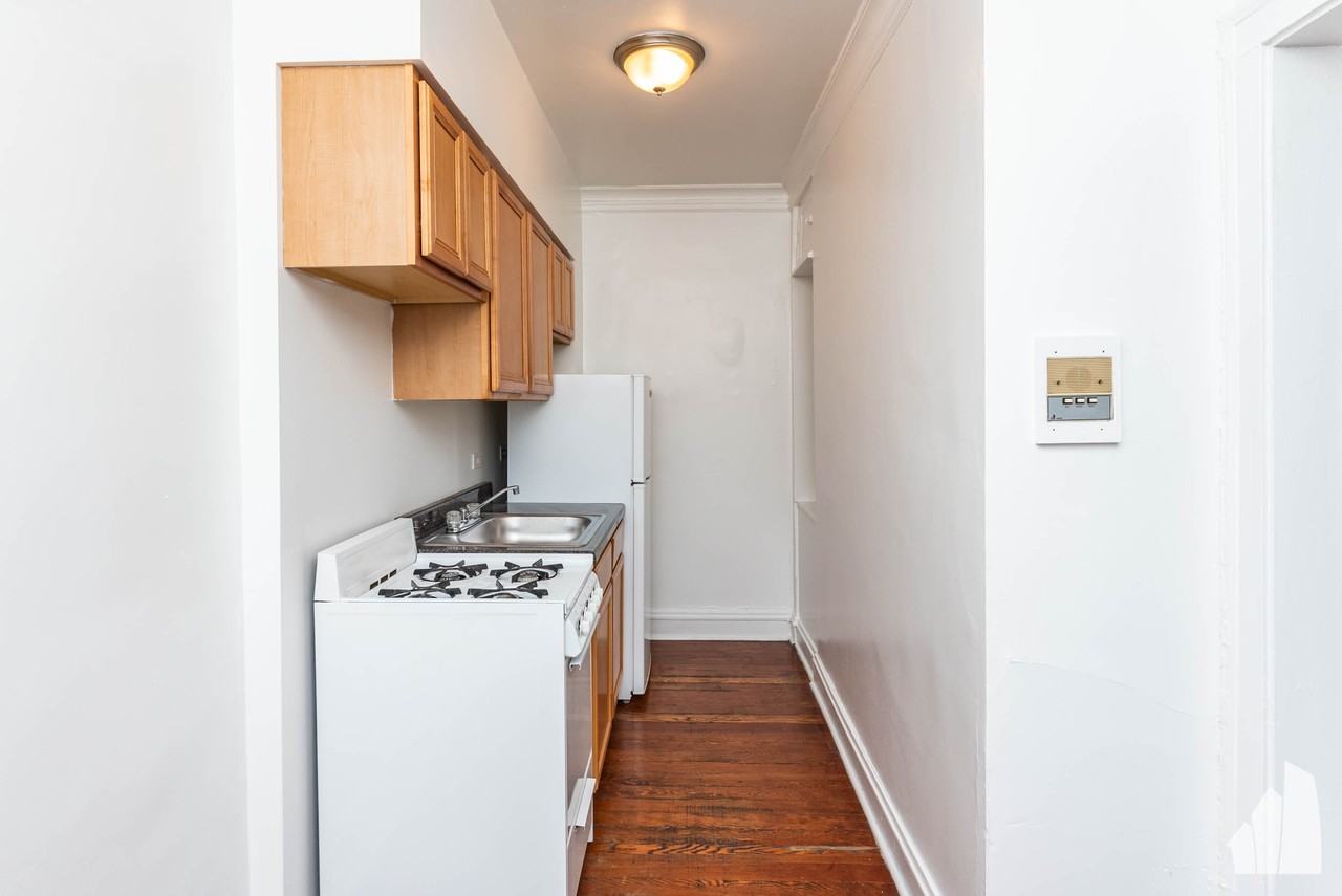 4641 N Paulina St #102 - Photo 6 of 10