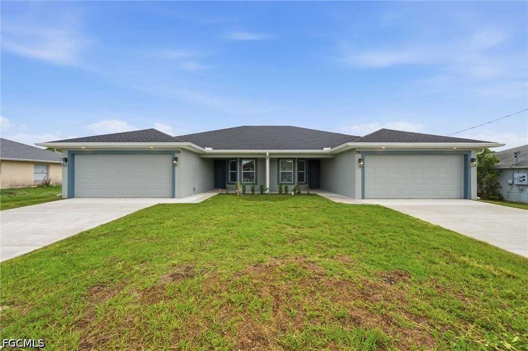 736 Gilbert Ave S ## 738