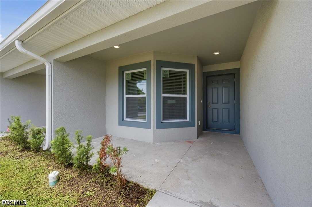 736 Gilbert Ave S - Photo 3 of 50