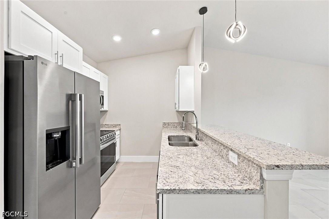 736 Gilbert Ave S - Photo 5 of 50