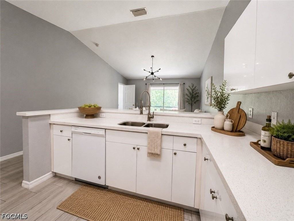 715 Se 24th Ave #715 - Photo 3 of 35