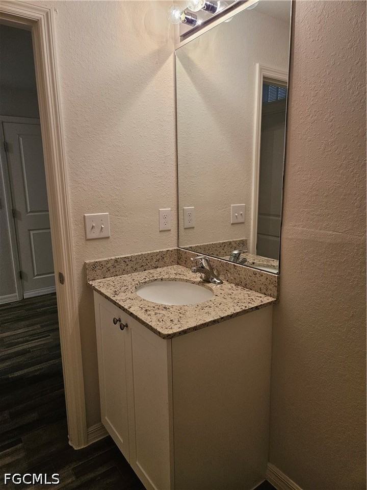 901 Nw 15th Pl - Photo 5 of 35
